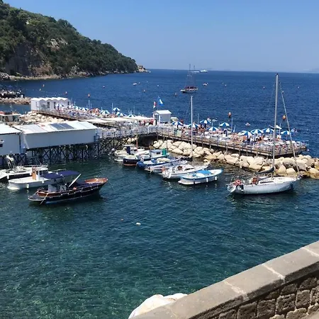 Vicolo 8 3* Сорренто