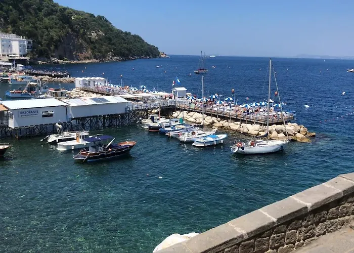 Vicolo 8 3* Сорренто